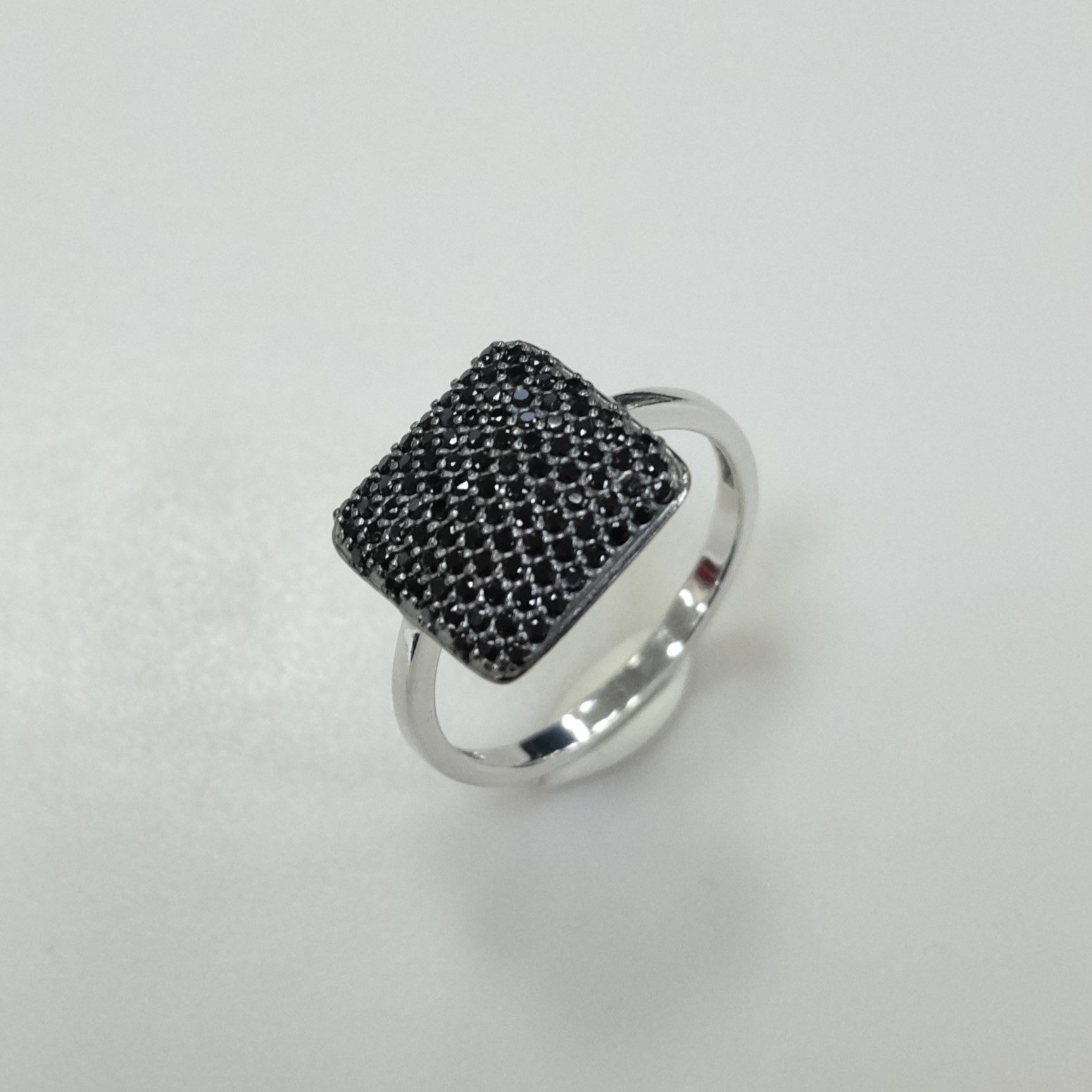 Серебряное кольцо со шпинелью